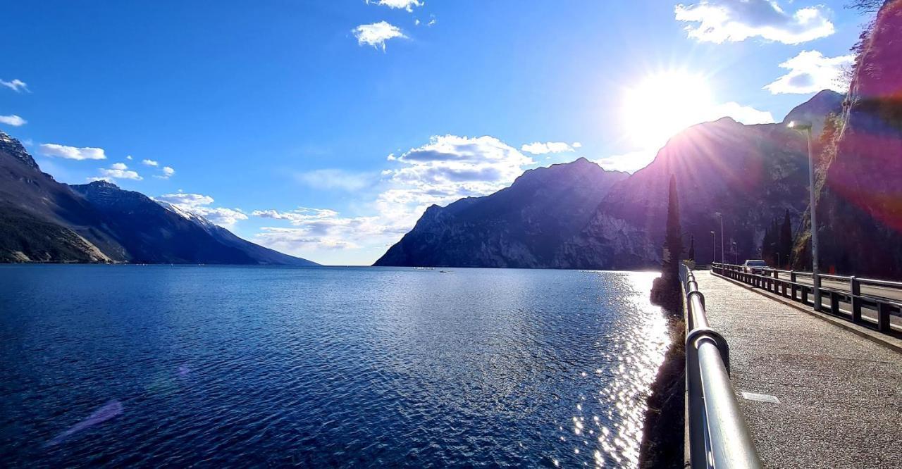 Garda Lake Aloha Apartments Торболе Экстерьер фото